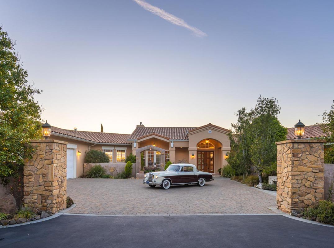 Ultimate Privacy, Serene Surroundings, and Gorgeous Long Views From Every Corner