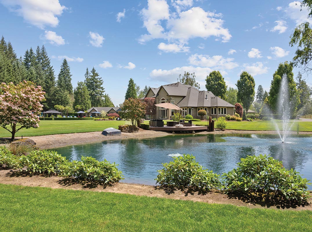Small Acreage Perfection!