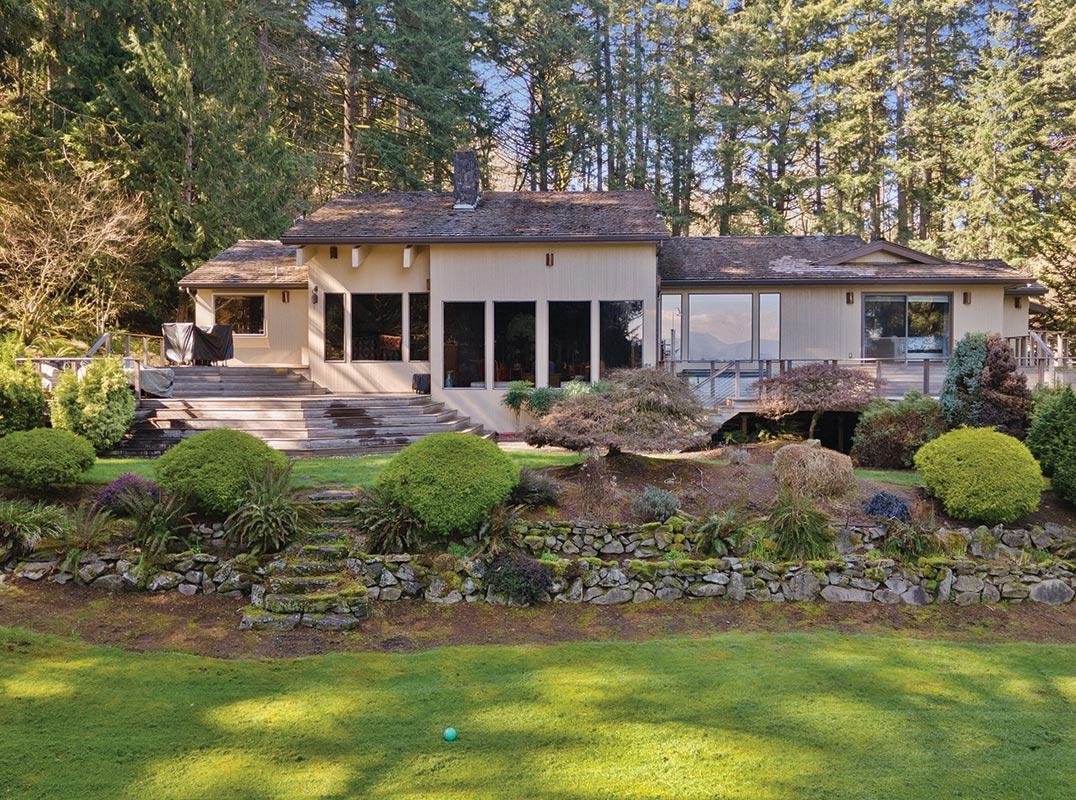 Custom Compound on Acreage!