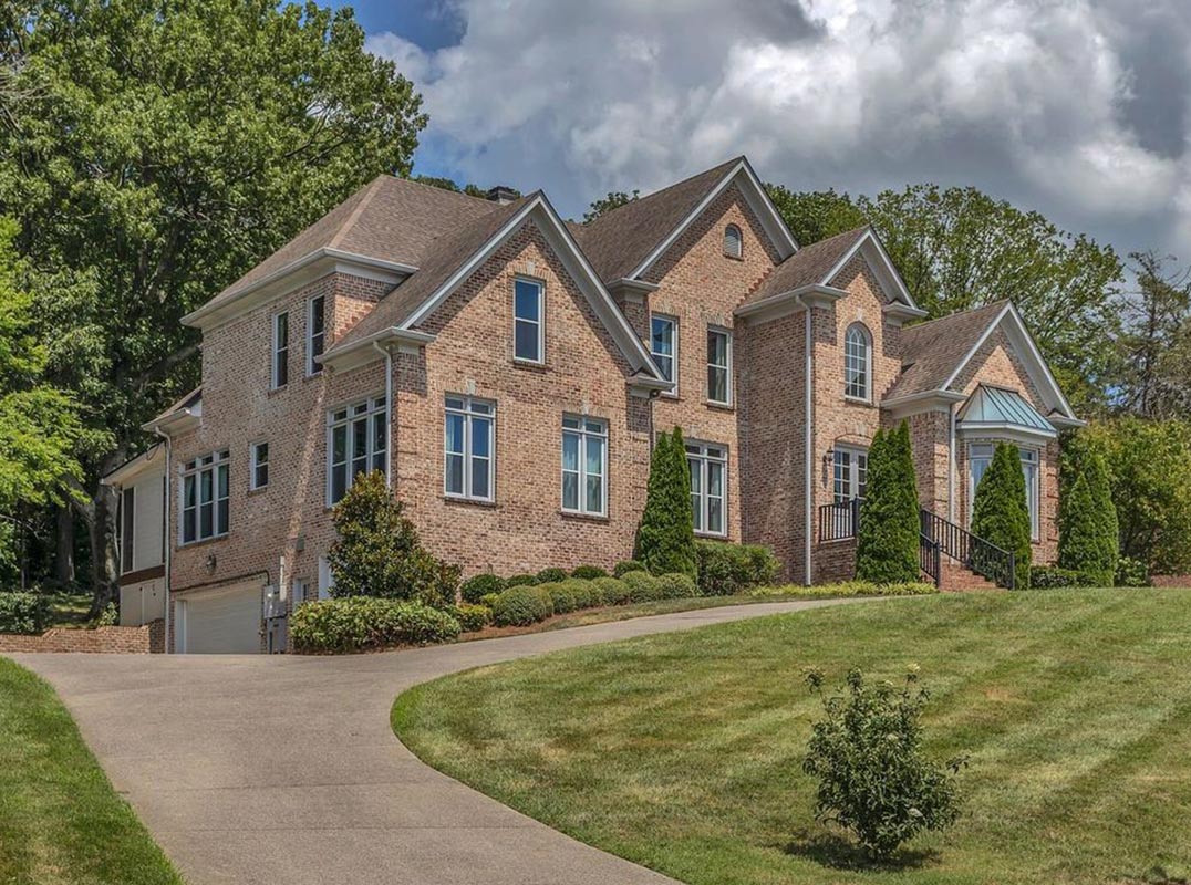 Gorgeous Home In Desirable Chevoit Hills,