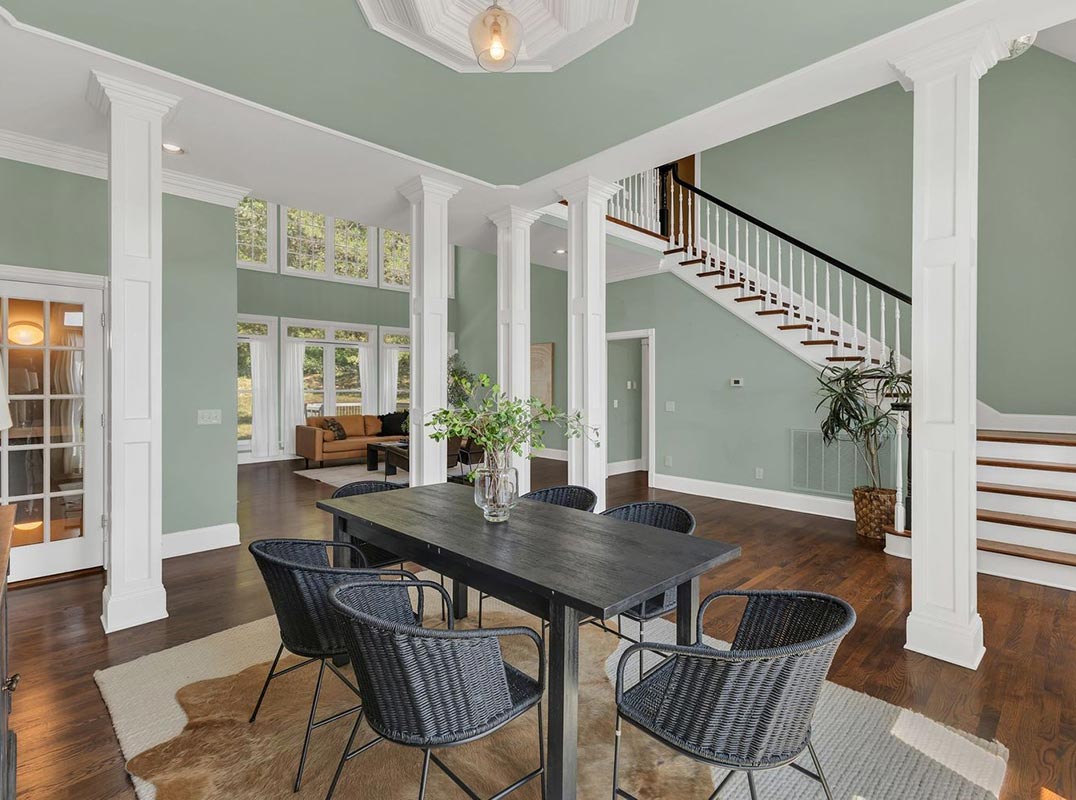 Gorgeous Home In Desirable Chevoit Hills,