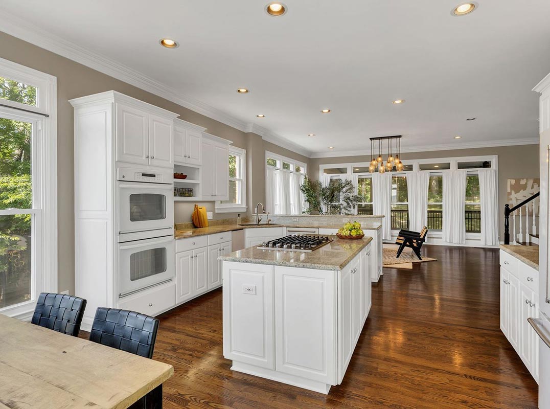 Gorgeous Home In Desirable Chevoit Hills,