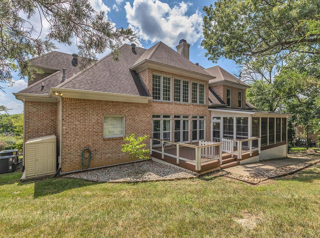 Gorgeous Home In Desirable Chevoit Hills,