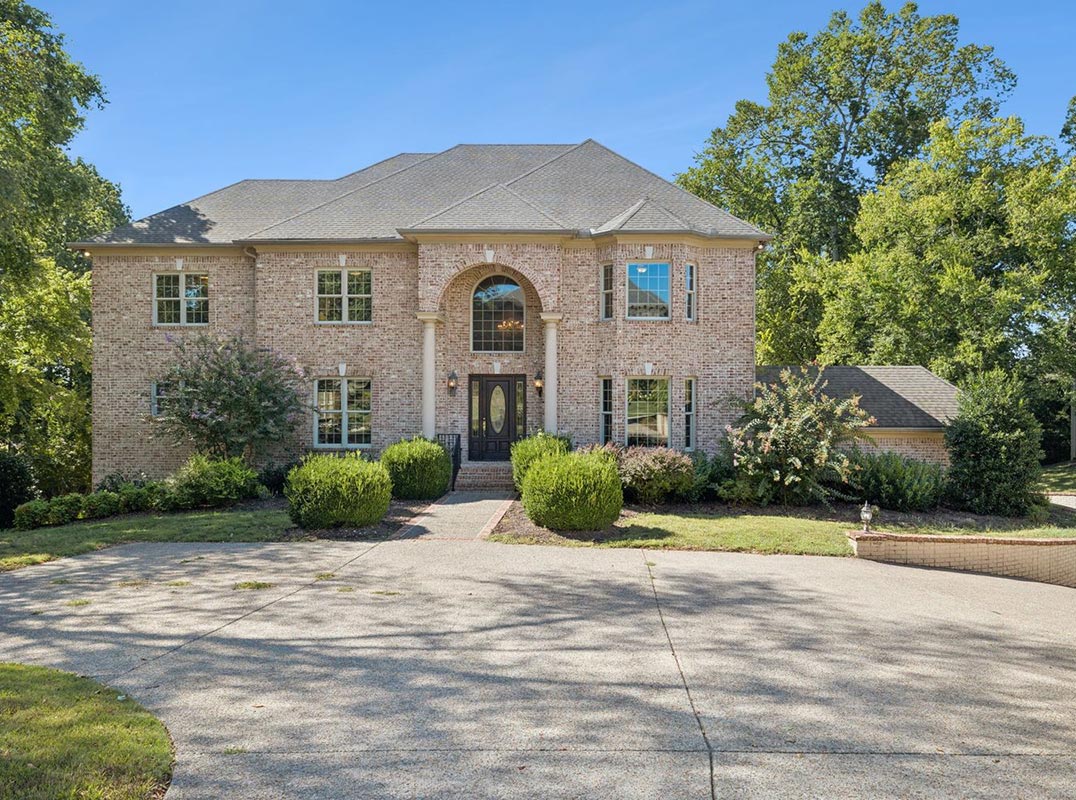 Elegant Traditional Residence