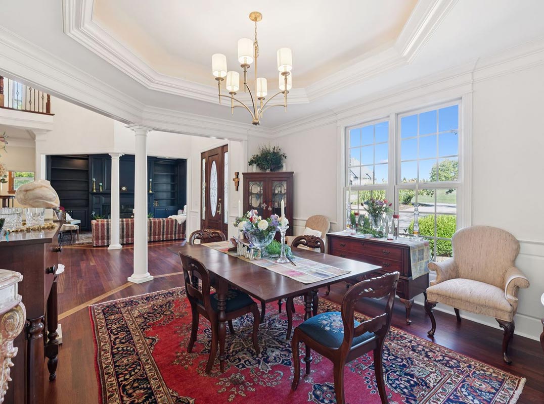 Elegant Traditional Residence