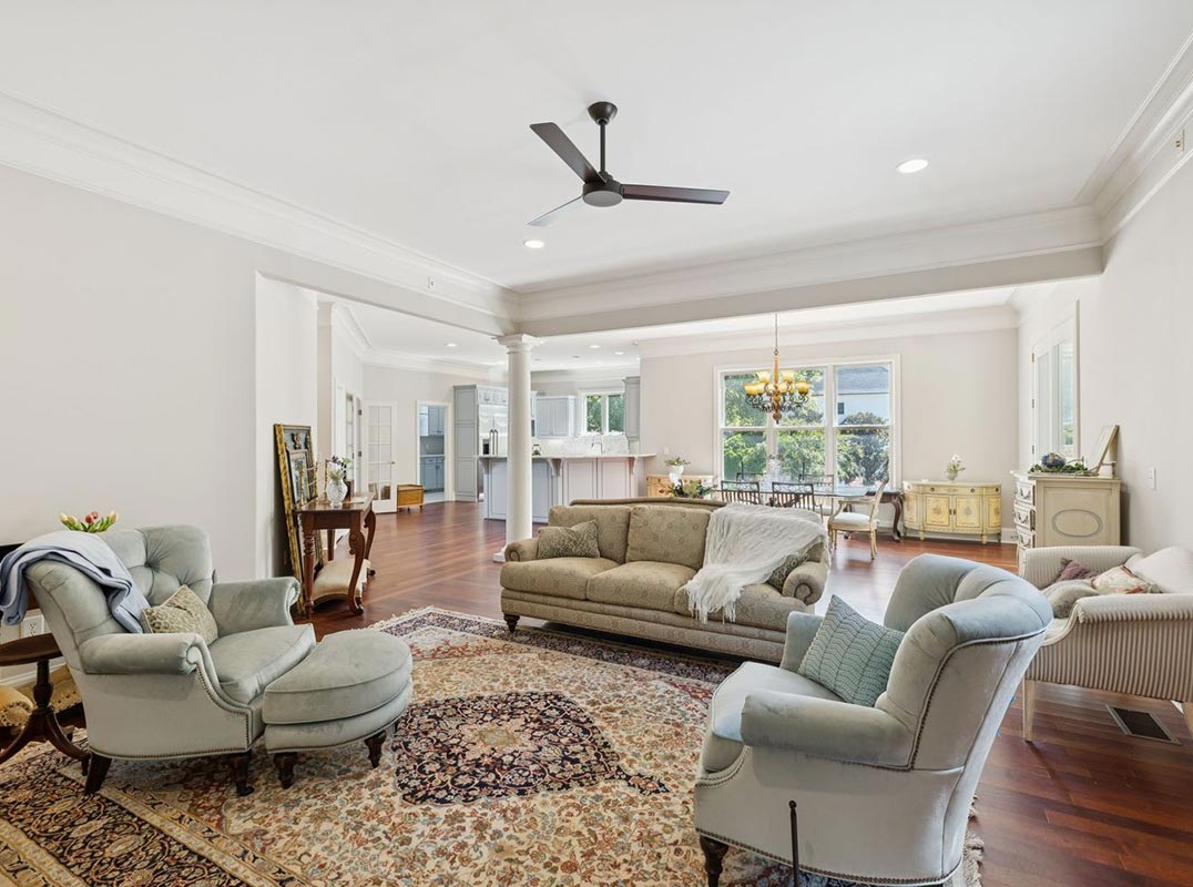 Elegant Traditional Residence