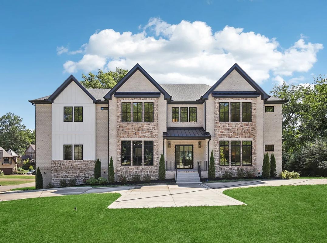 Prime Corner Lot In Green Hills