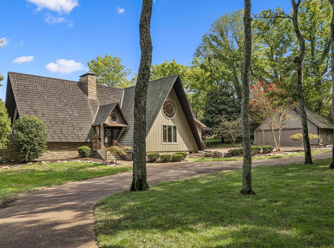 Lake Front House with Private Boat Dock! Panoramic Lake View!