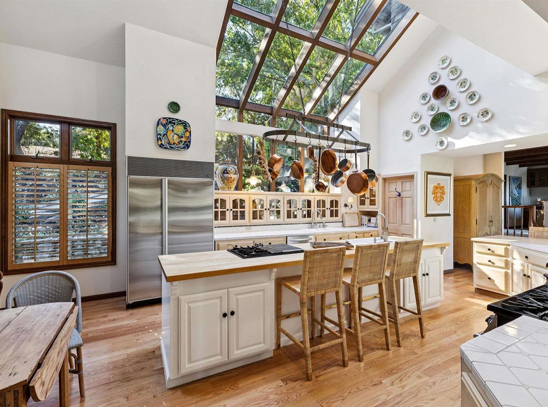 Serene Retreat With Stunning Views