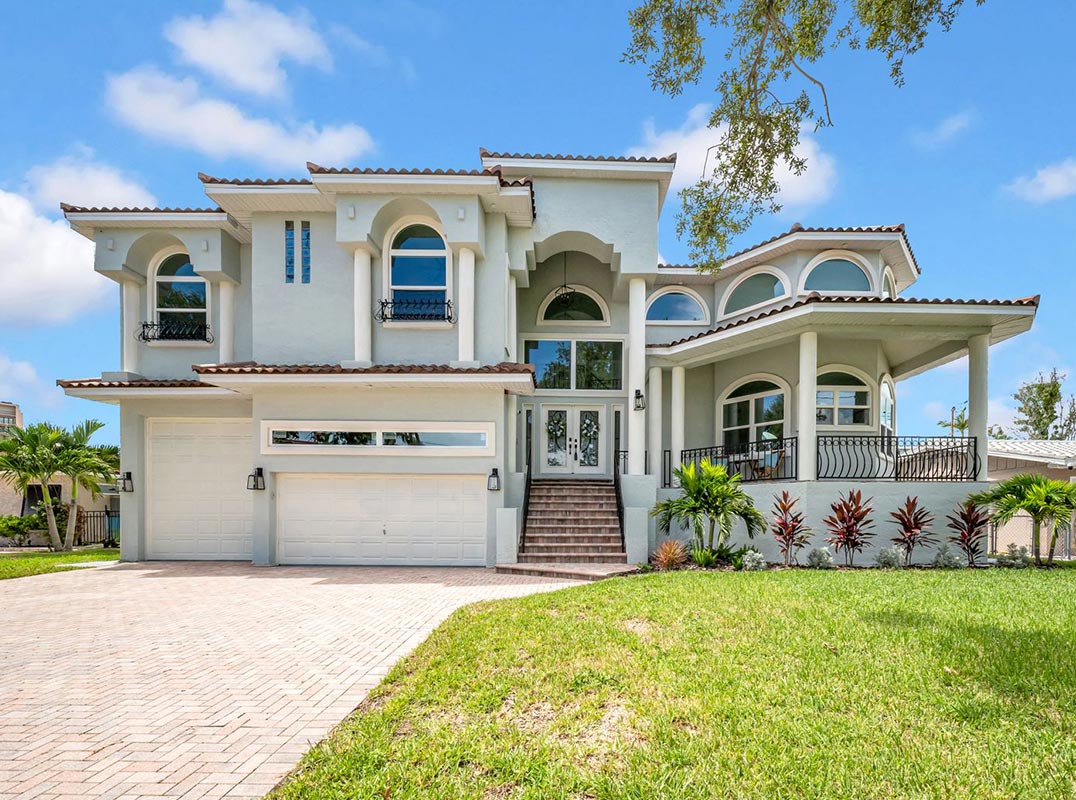 ISLAND ESTATES -- Dream Waterfront Retreat