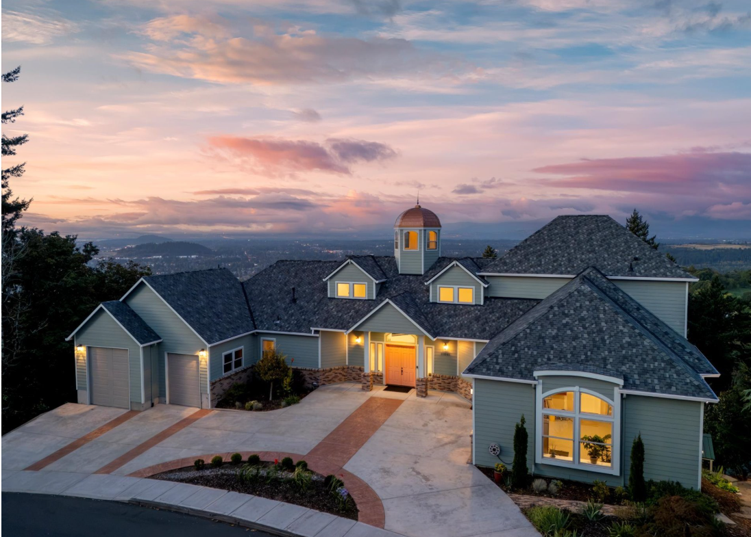 Sweeping Panoramic View Home