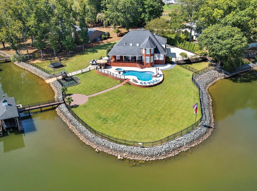 Welcome to Your Lake Wylie Paradise in Beautiful Belmont! 