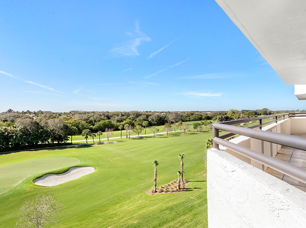 Newly Refreshed High-Rise Condo in Jonathan's Landing