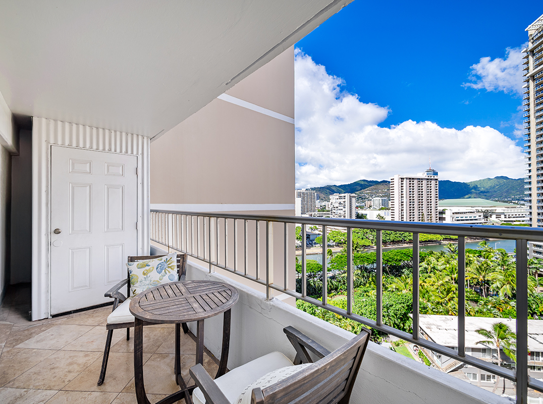 1690 Ala Moana Blvd #1401