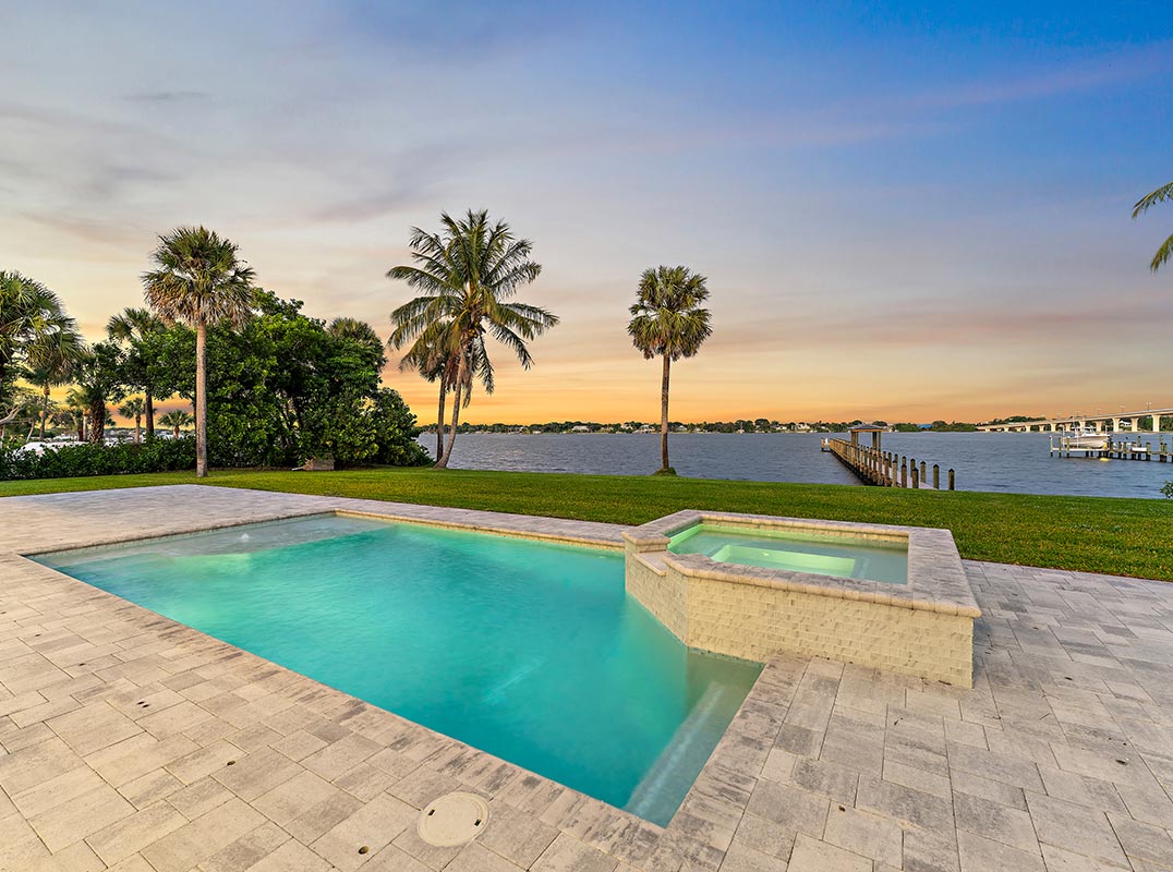 Brand New Waterfront Custom Homе!