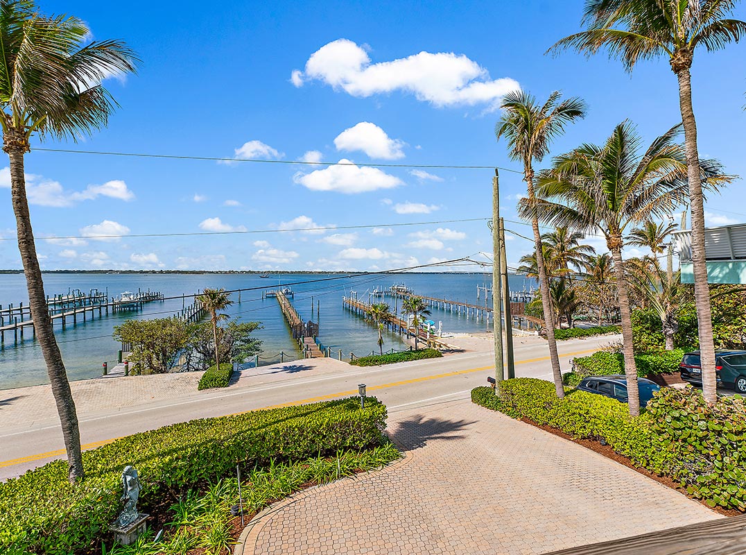 Mеticulously Maintained Beachfront Home