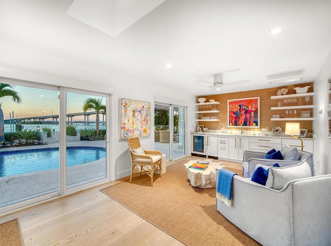 Quiet Cul-De-Sac In Prestigious Harbor Bluffs