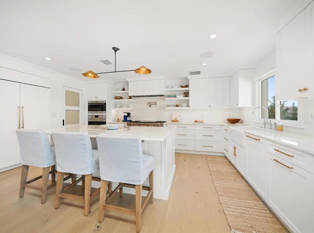 Quiet Cul-De-Sac In Prestigious Harbor Bluffs