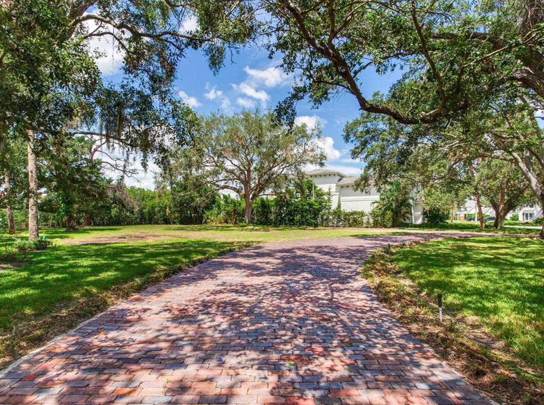 Discover The Perfect Canvas For Your Dream Home!