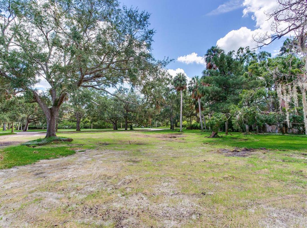 Discover The Perfect Canvas For Your Dream Home!