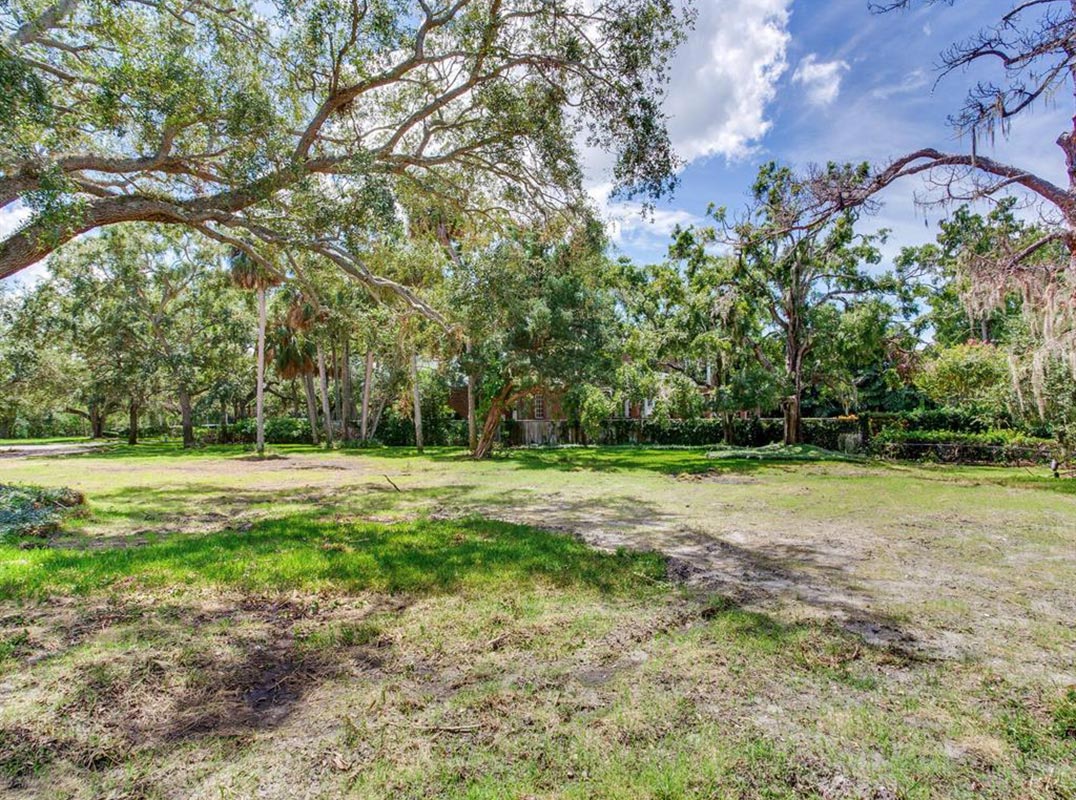 Discover The Perfect Canvas For Your Dream Home!