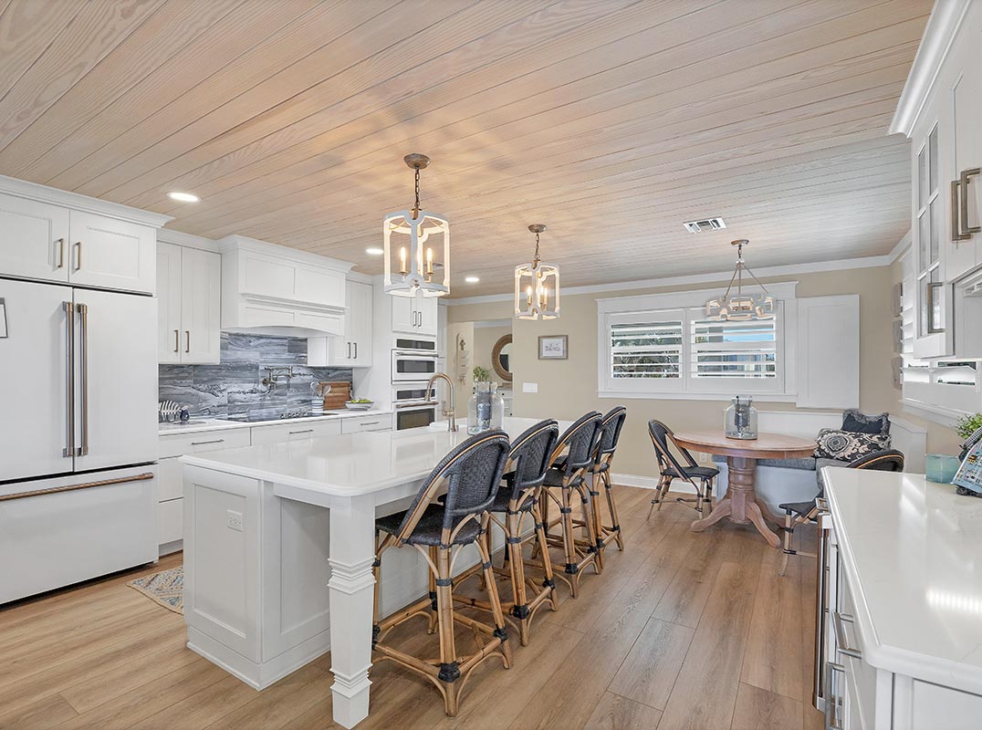 Immaculate Coastal Cottage With Pool & Dock