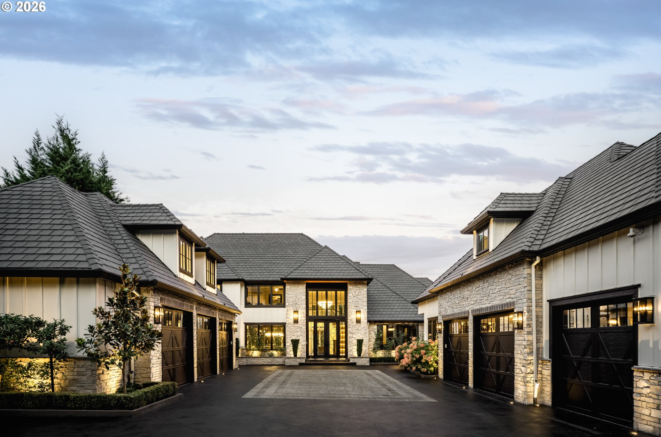 DEFINING RIVERFRONT LUXURY