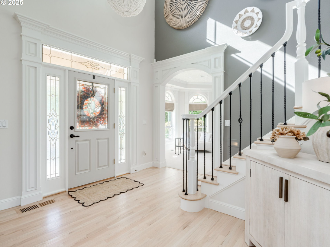 A Grand Estate of Elegance, Privacy & Modern Comfort