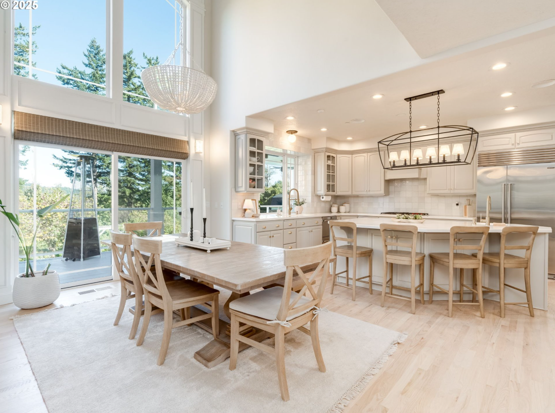 A Grand Estate of Elegance, Privacy & Modern Comfort