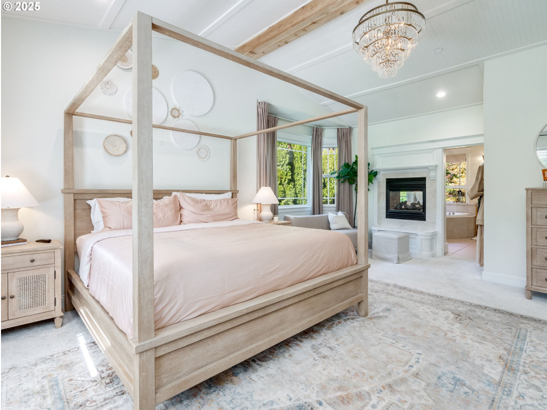 A Grand Estate of Elegance, Privacy & Modern Comfort