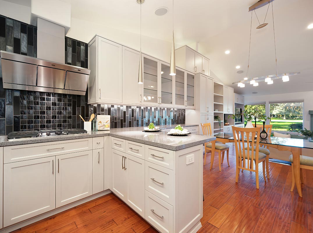 Single-Story on the 18th Fairway