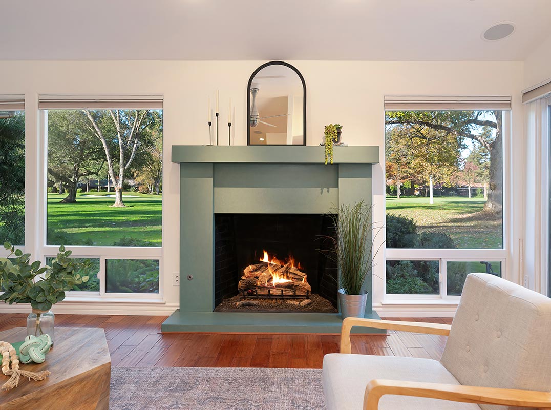 Single-Story on the 18th Fairway