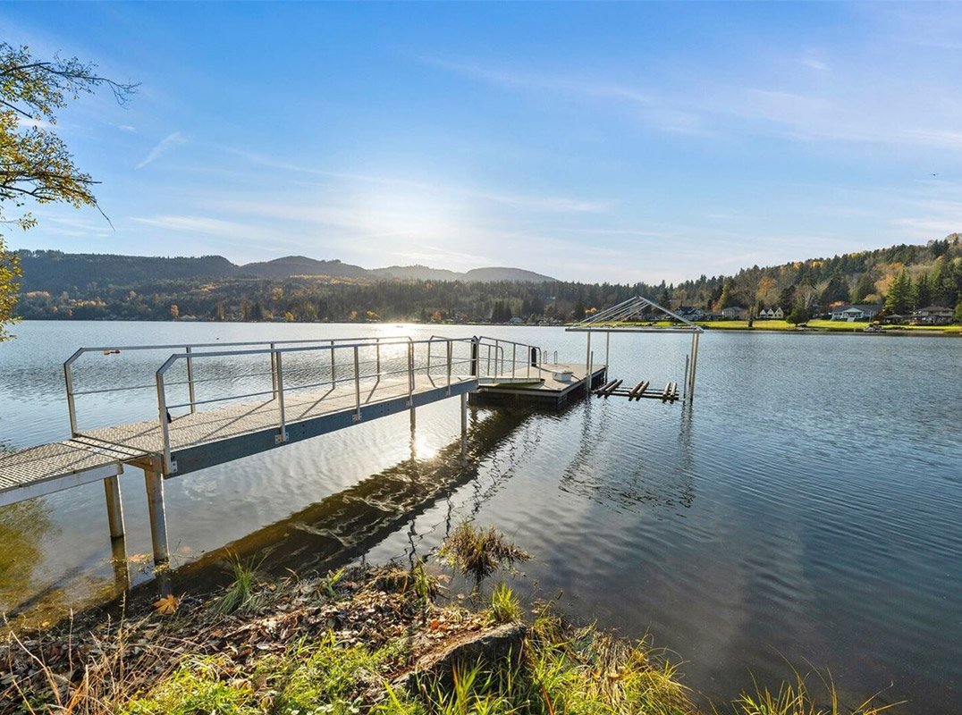 Ultimate Modern Lakefront Retreat