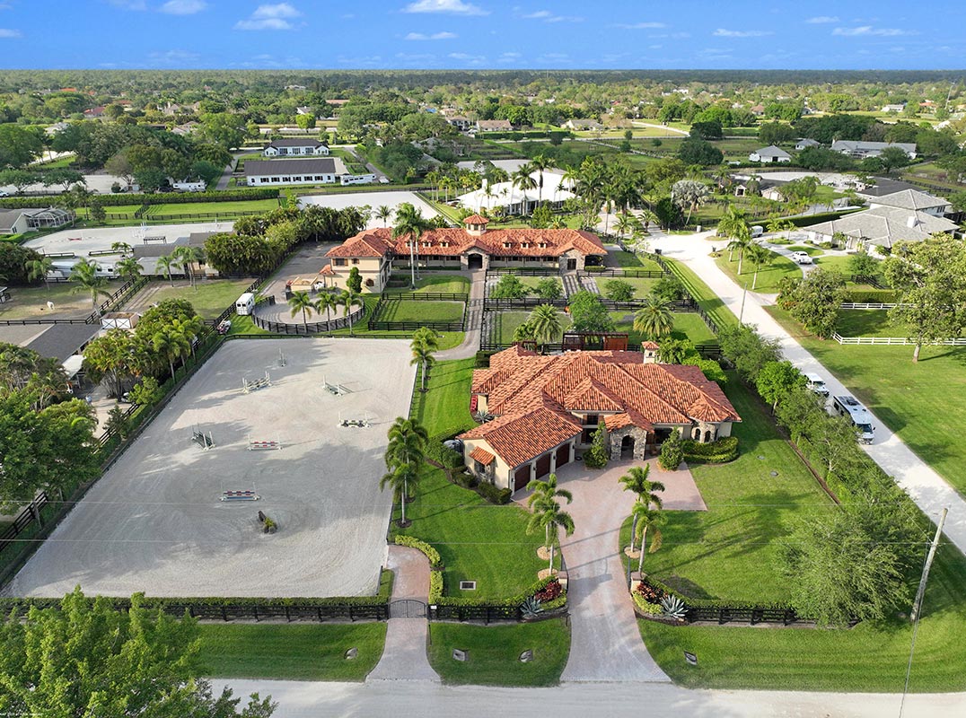 Stunning Equestrian Property Impeccably Designed & Pristinely Maintained