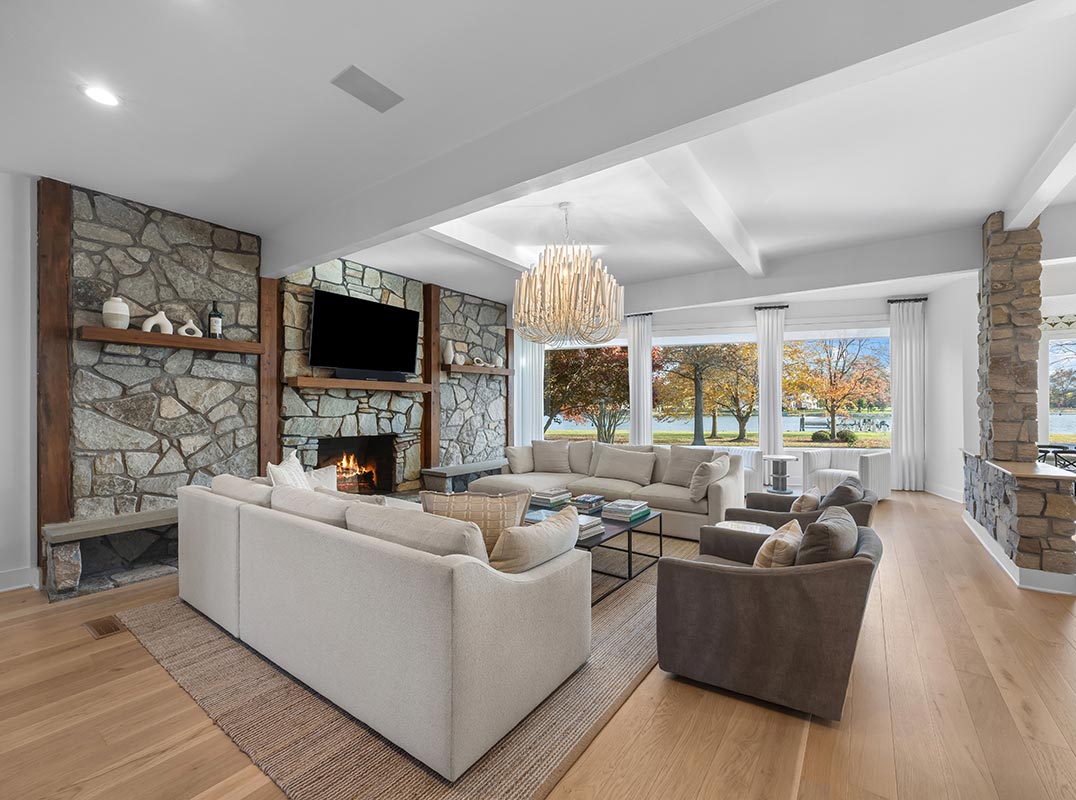 Deep-Water Access Set on 31 Private Acres