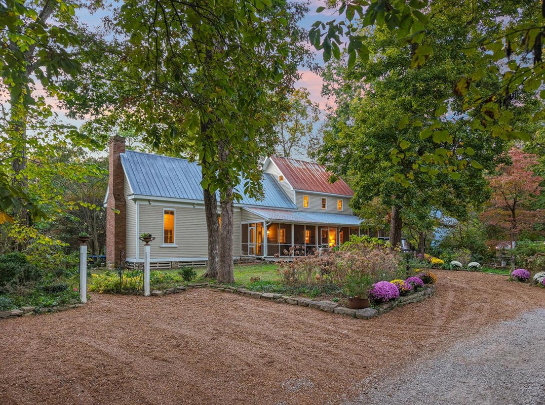 Storybook Cottage On 52.15 Acres