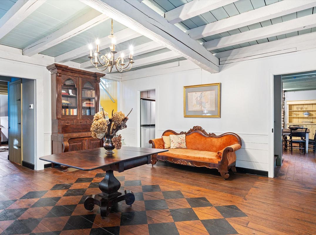 Storybook Cottage On 52.15 Acres