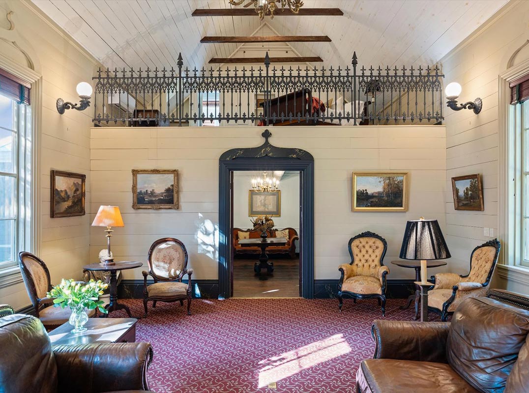 Storybook Cottage On 52.15 Acres