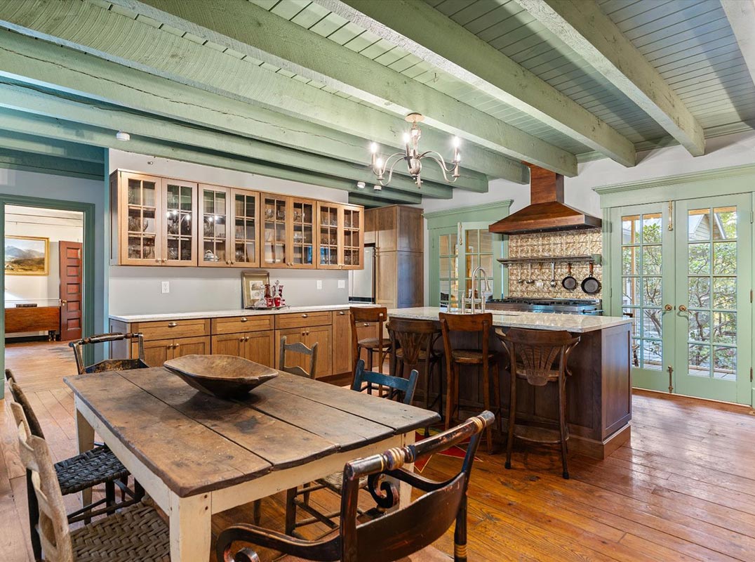 Storybook Cottage On 52.15 Acres