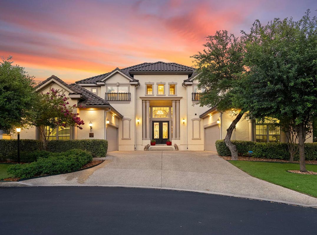 Exquisite Estate in The Dominion 