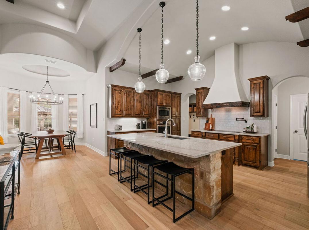 Pretty Hill Country Style Home