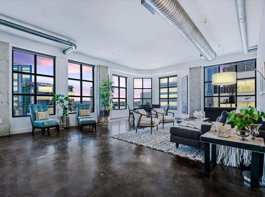 Republic Square Residence with Iconic Parkside Views