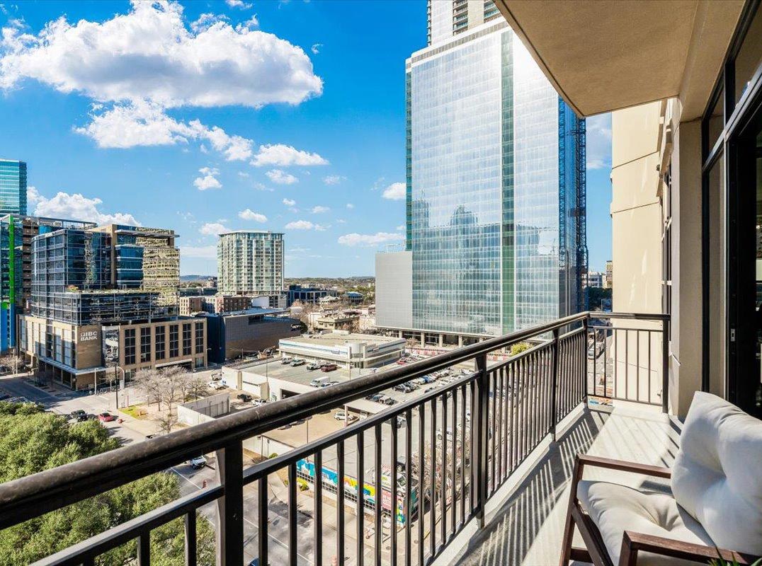 Republic Square Residence with Iconic Parkside Views