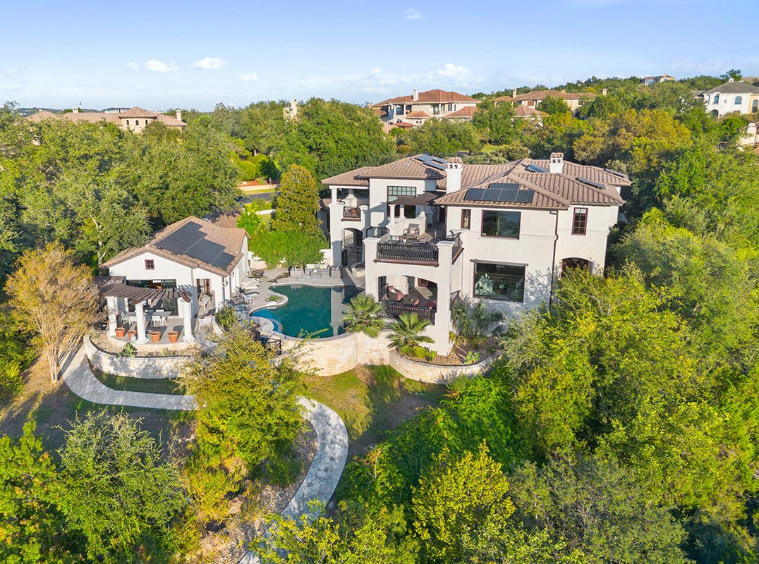 Immaculate Waterfront Estate in Costa Bella