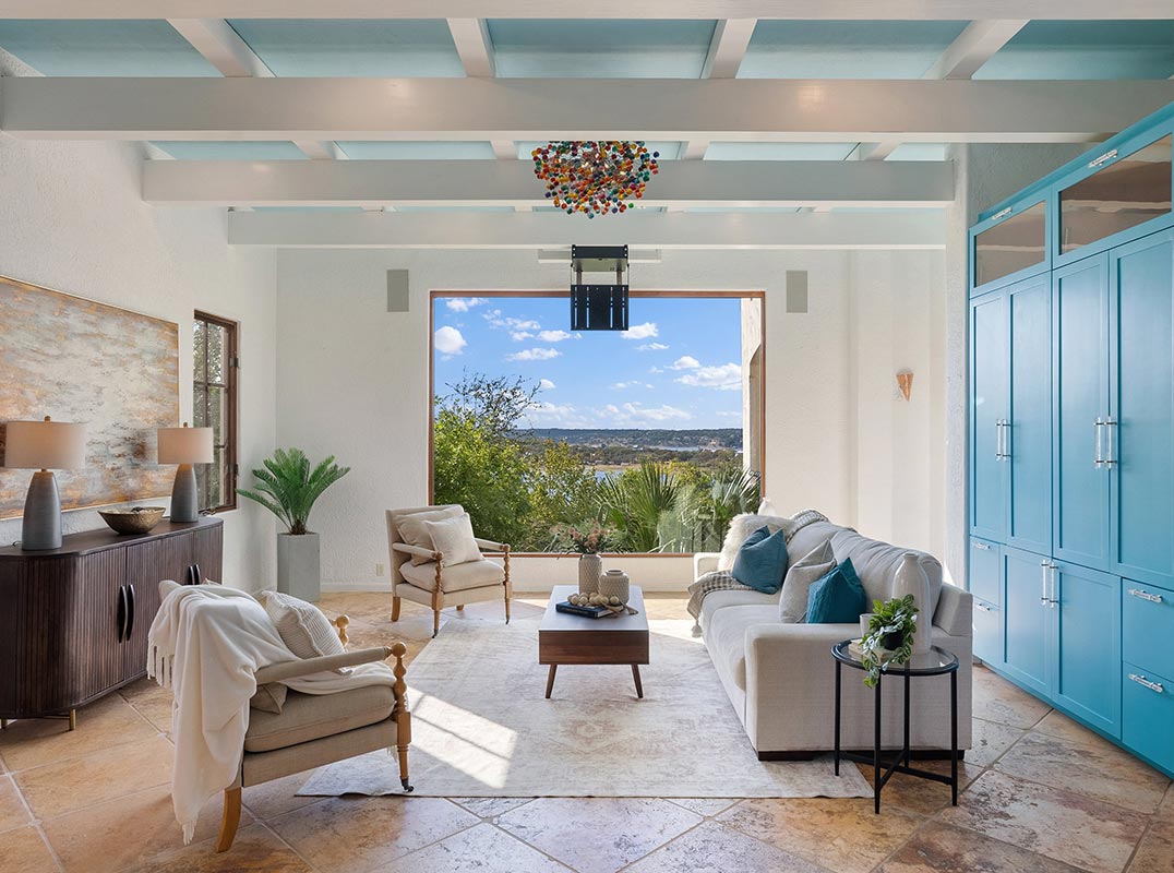 Immaculate Waterfront Estate in Costa Bella