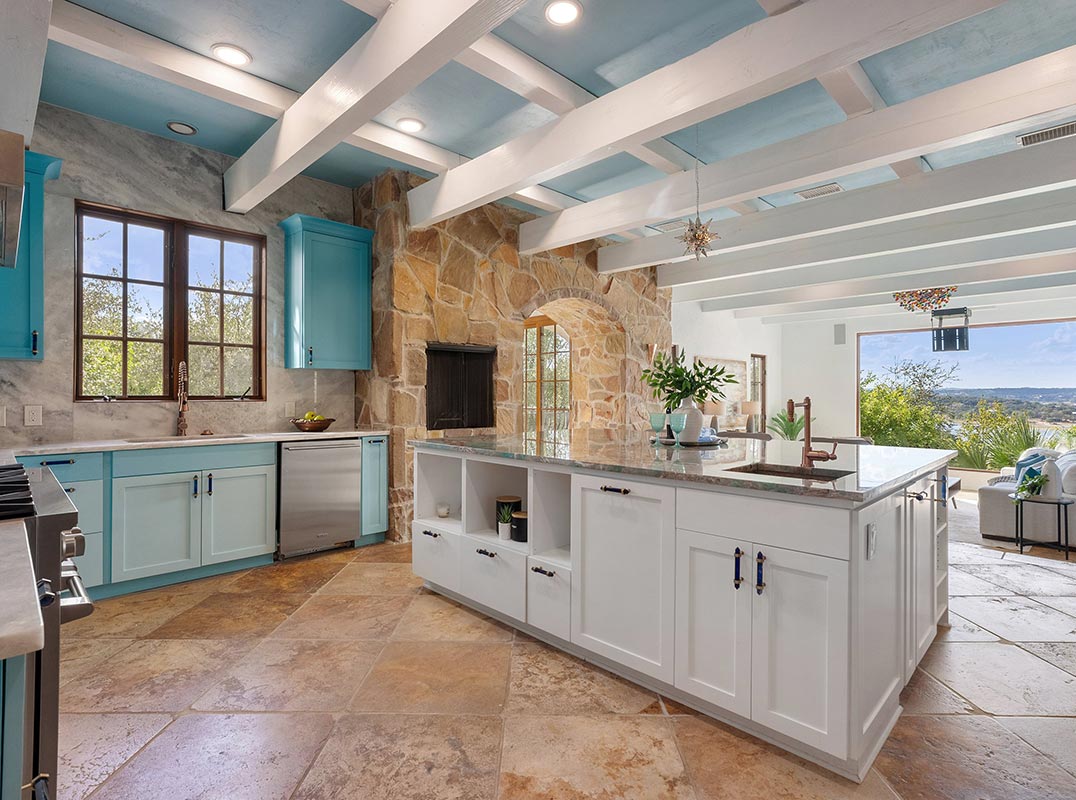 Immaculate Waterfront Estate in Costa Bella