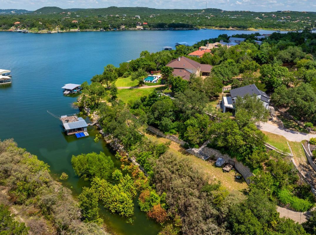 Welcome To Your Move-In-Ready Lake Retreat
