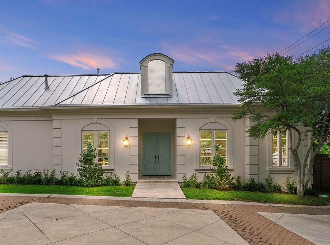Terrell Hills – Designer’s Own Garden Home