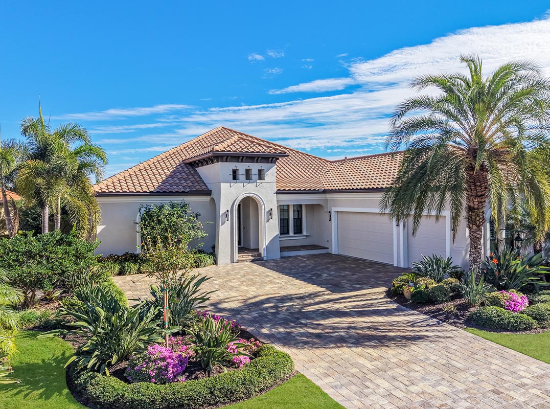 Picturesque Lake Setting in the Gated Lakewood Ranch Community