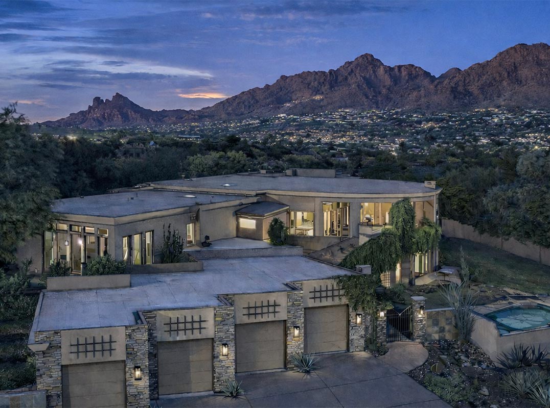 Mountaintop Views: Entertainer’s Dream Home - Paradise Valley